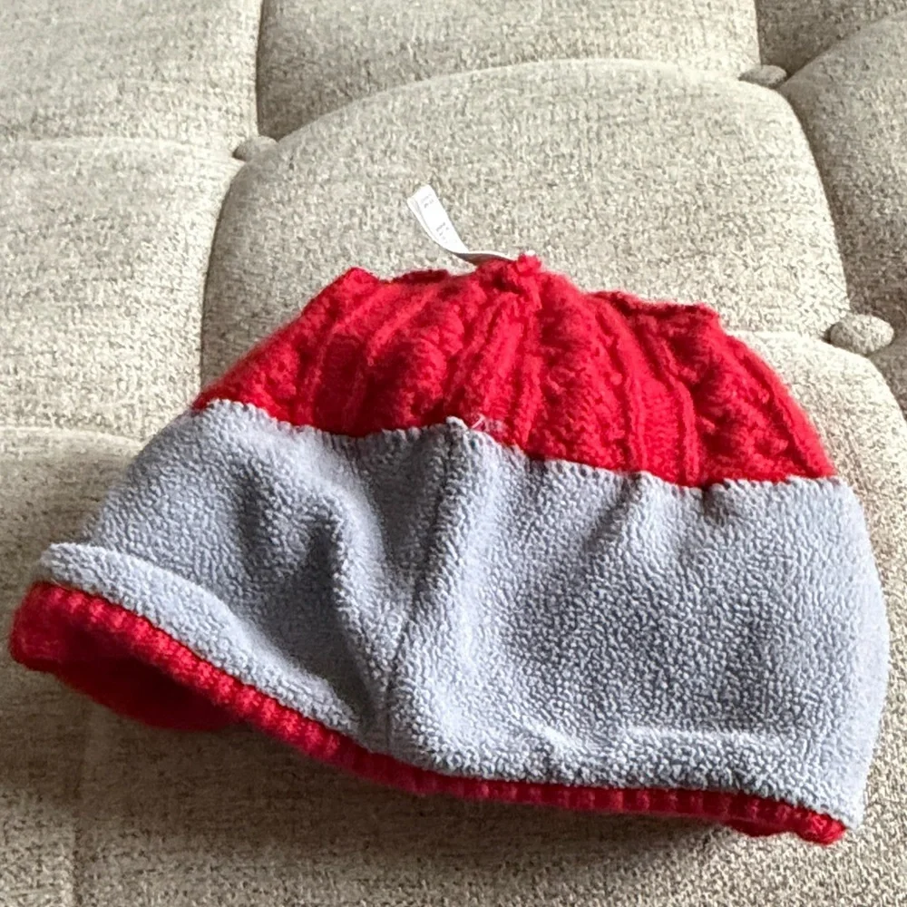 Spyder Red Cable Knit Beanie Hat Gray Band Logo Winter